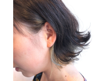 切りっぱなし外ハネショートボブ