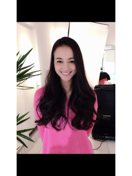 重く見えがちなロングもふんわり軽く