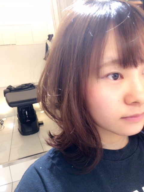 アシスタント野澤ばっさり断髪。外ハネミディ