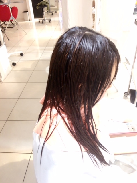 アシスタント野澤ばっさり断髪。外ハネミディ