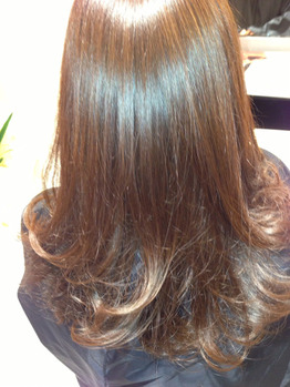毛髪整形で毛先までツヤツヤ。