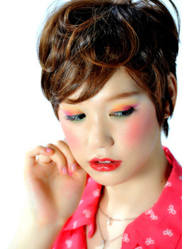 ビビットカラーメイク