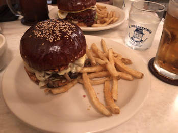 ハンバーガーもだいすき◎