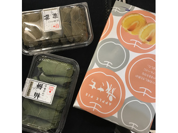 お客様からこどもの日だから柏餅もらいました！