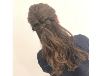 ハーフアップで簡単アレンジ