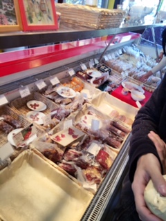 腸詰屋（加工肉のお店）　　　　　　　　　池袋美容室ＨＡＡＡＴ東口店