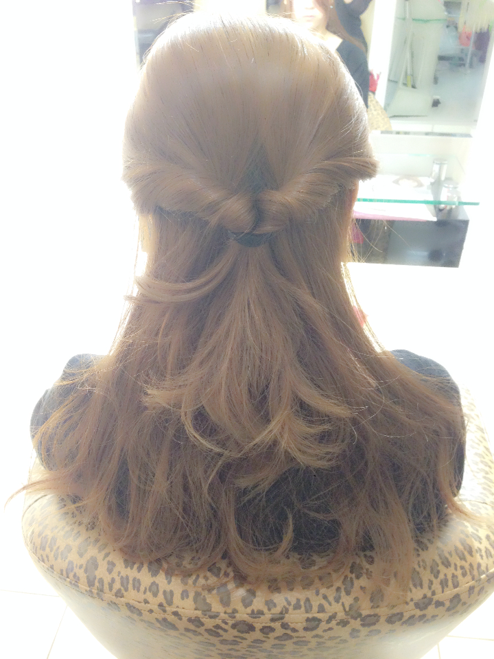 簡単ヘアアレンジ　　　　　　　池袋　美容室　ＨＡＡＡＴ